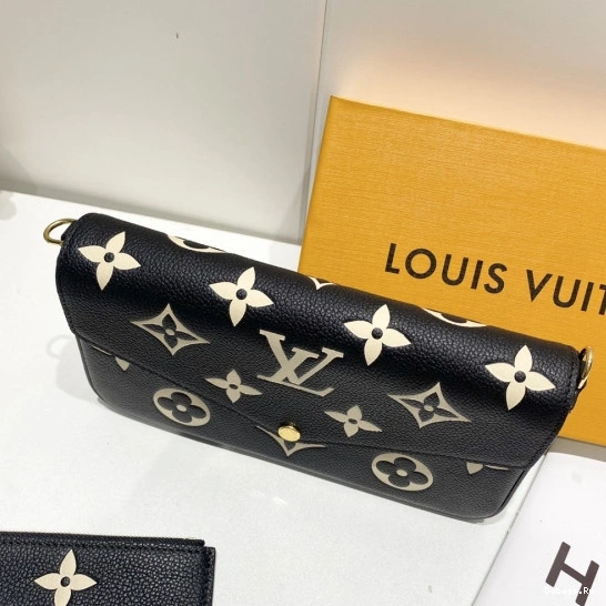 VUITTON FÉLICIE POCHETTE LOUIS 0102